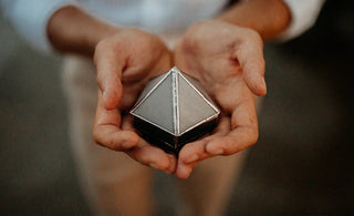 Jak vybrat ten pravý pánský snubní prsten?