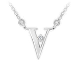 Zlatý dámský náhrdelník DF 4527, písmenko V, bílé zlato, s řetízkem a briliantem