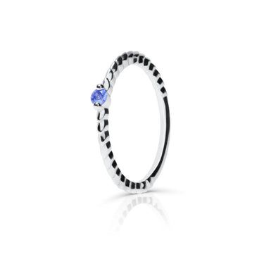 Zlatý dámský prsten DF 5644 z bílého zlata, modrý safír